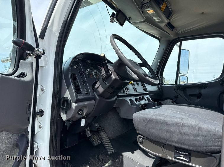 image for item EG5687 2013 Freightliner Business Class M2 bucket truck