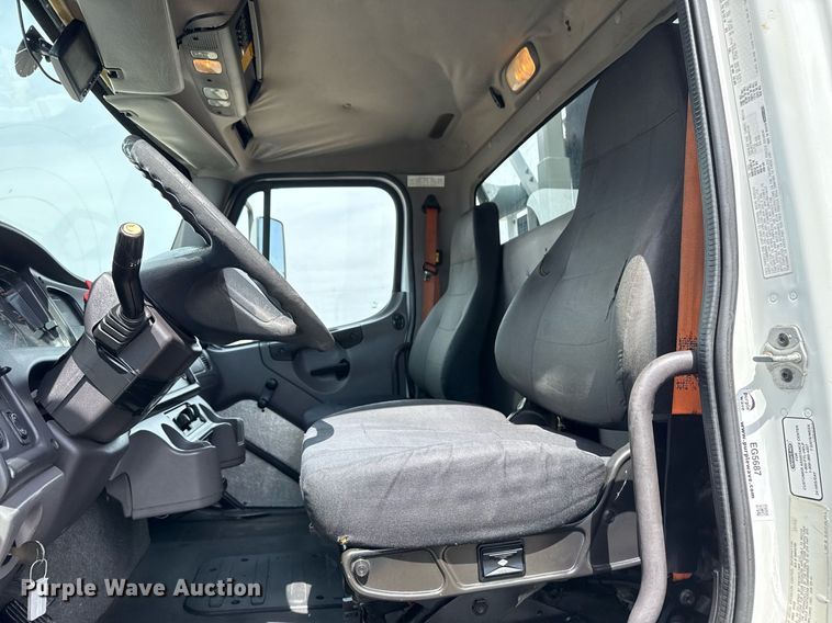 image for item EG5687 2013 Freightliner Business Class M2 bucket truck