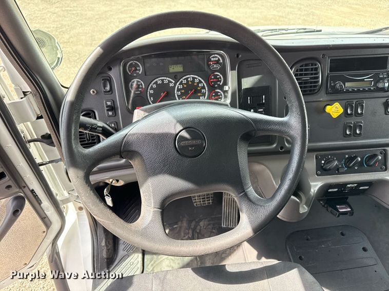 image for item EG5687 2013 Freightliner Business Class M2 bucket truck