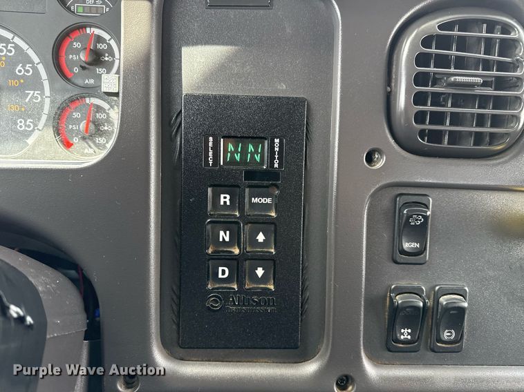 image for item EG5687 2013 Freightliner Business Class M2 bucket truck