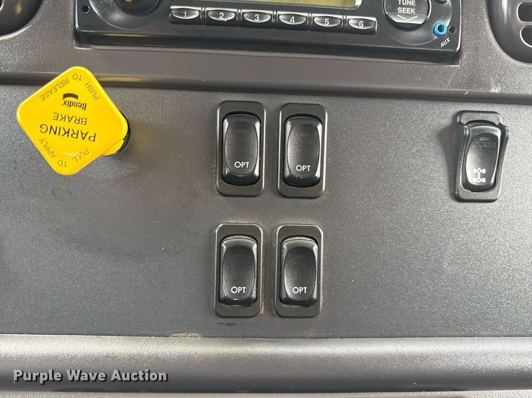 image for item EG5687 2013 Freightliner Business Class M2 bucket truck