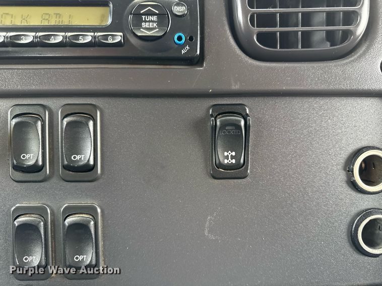 image for item EG5687 2013 Freightliner Business Class M2 bucket truck