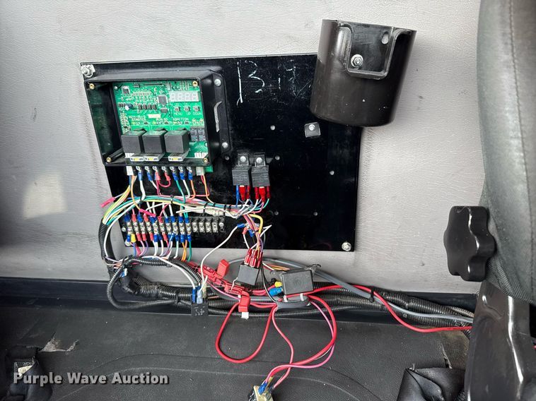 image for item EG5687 2013 Freightliner Business Class M2 bucket truck