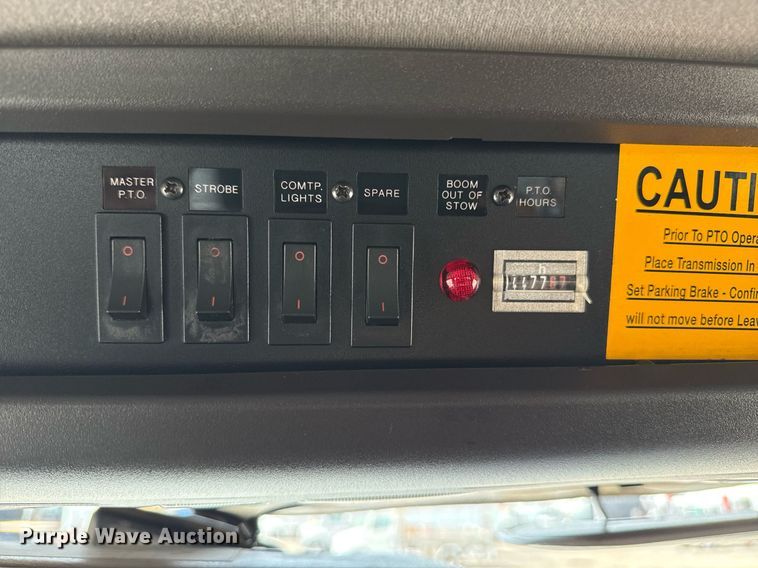 image for item EG5687 2013 Freightliner Business Class M2 bucket truck