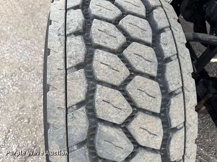 image for item EG5687 2013 Freightliner Business Class M2 bucket truck