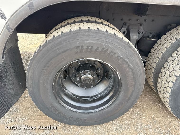 image for item EG5687 2013 Freightliner Business Class M2 bucket truck