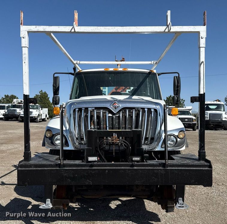 image for item EG5692 2009 International 7500 Crew Cab crane truck