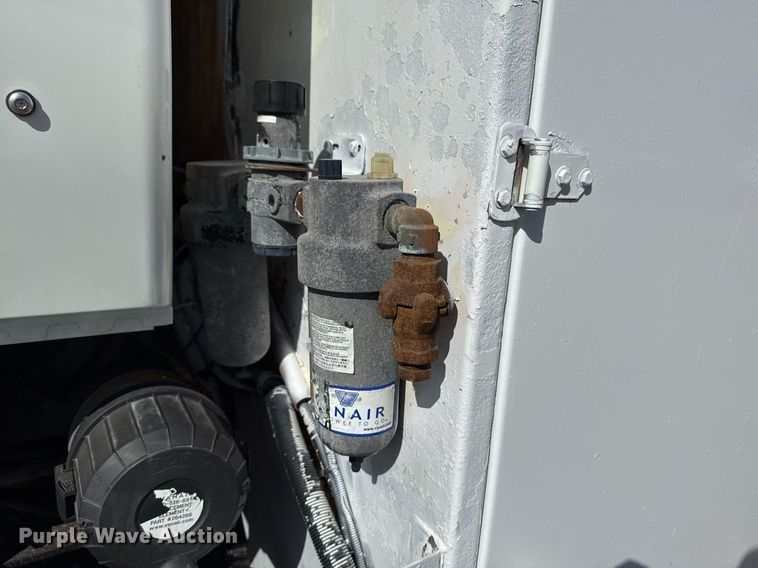 image for item EG5692 2009 International 7500 Crew Cab crane truck