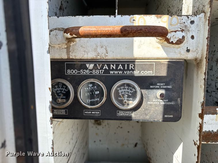 image for item EG5692 2009 International 7500 Crew Cab crane truck