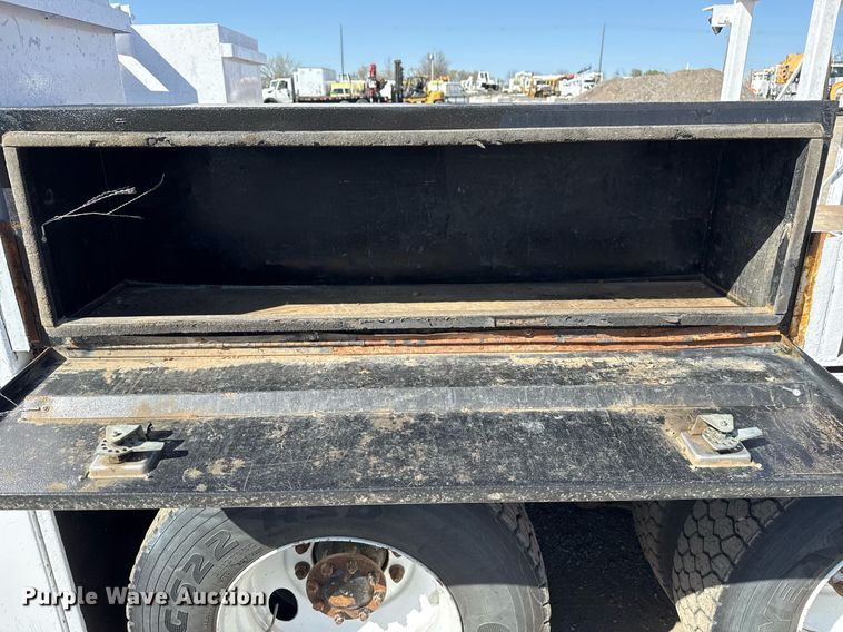 image for item EG5692 2009 International 7500 Crew Cab crane truck