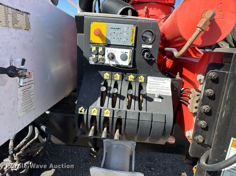 image for item EG5692 2009 International 7500 Crew Cab crane truck