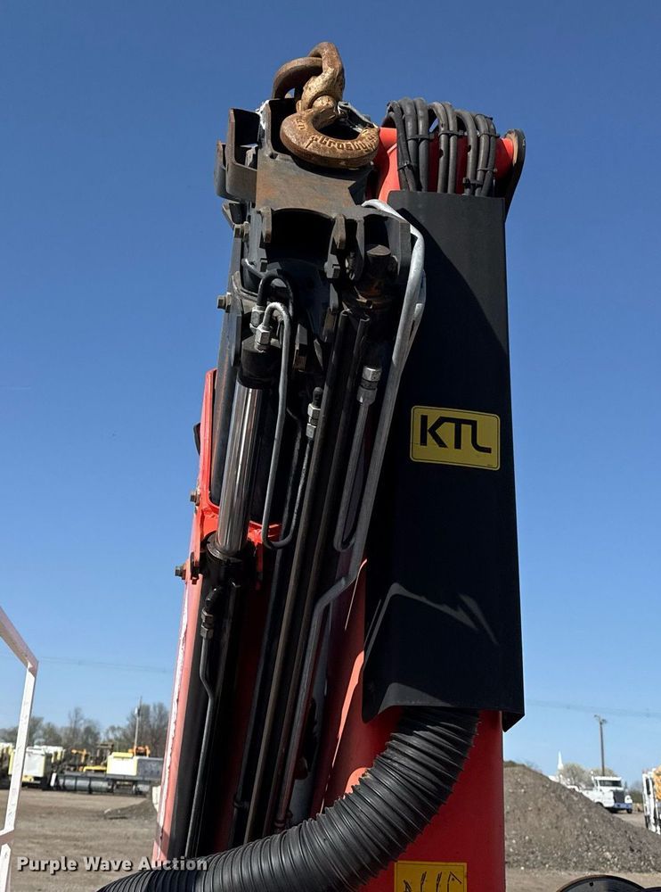 image for item EG5692 2009 International 7500 Crew Cab crane truck