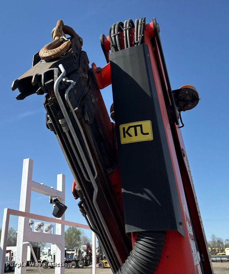 image for item EG5692 2009 International 7500 Crew Cab crane truck