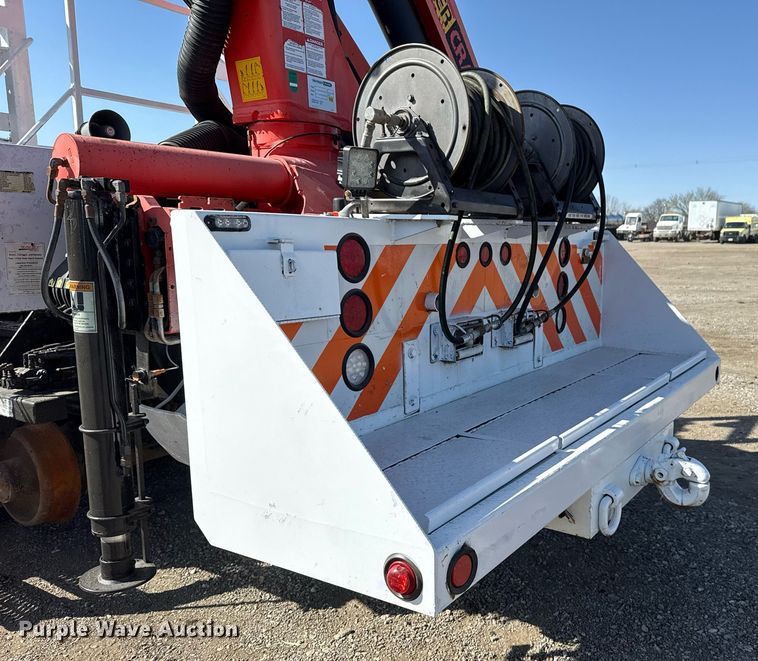 image for item EG5692 2009 International 7500 Crew Cab crane truck