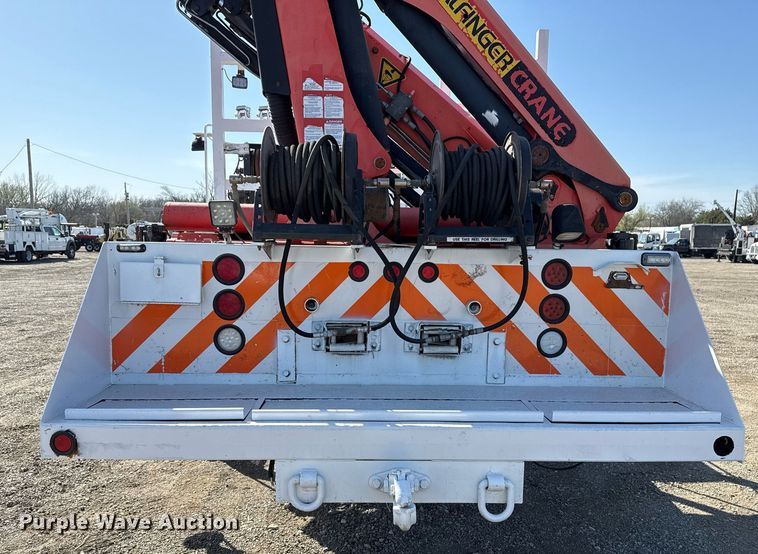 image for item EG5692 2009 International 7500 Crew Cab crane truck