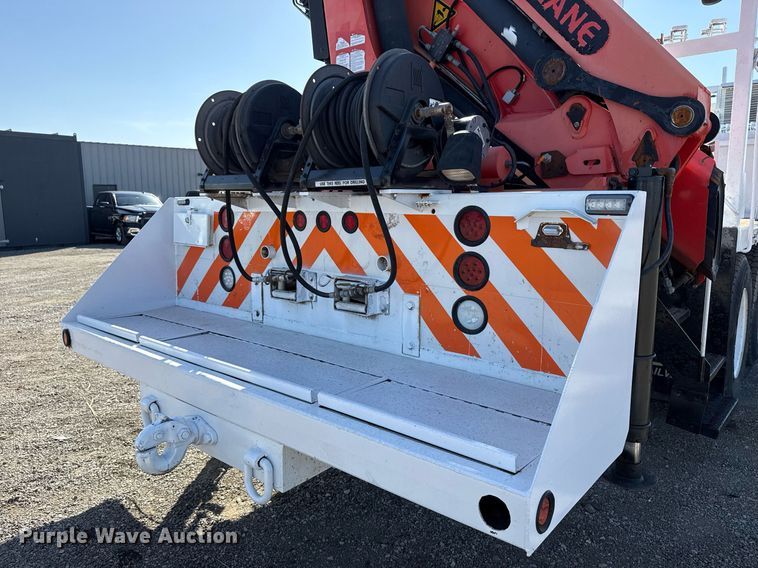 image for item EG5692 2009 International 7500 Crew Cab crane truck