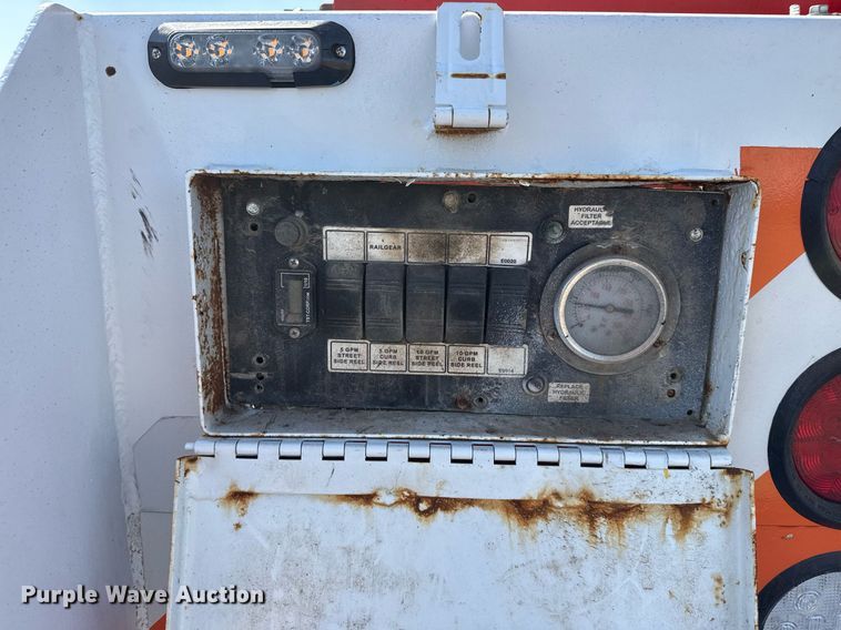 image for item EG5692 2009 International 7500 Crew Cab crane truck