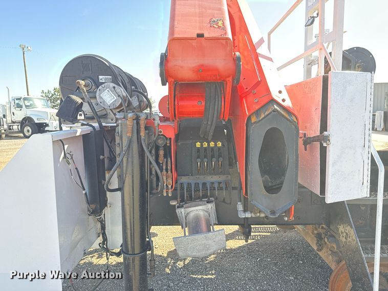 image for item EG5692 2009 International 7500 Crew Cab crane truck