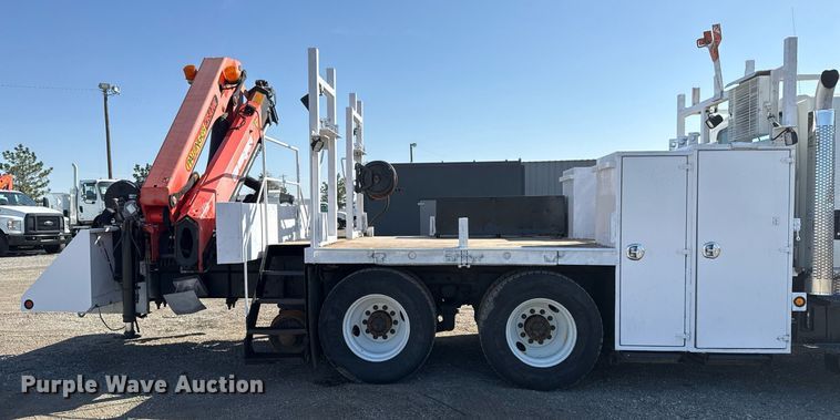 image for item EG5692 2009 International 7500 Crew Cab crane truck