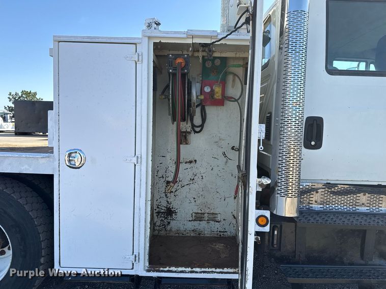 image for item EG5692 2009 International 7500 Crew Cab crane truck