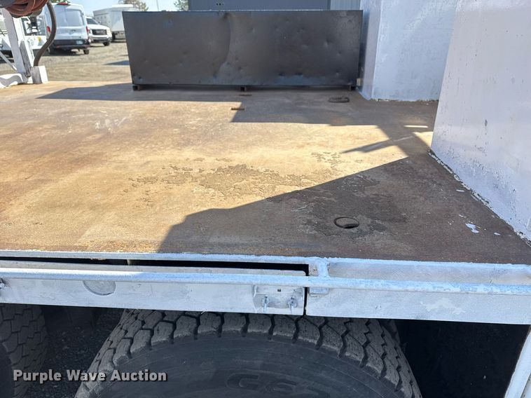 image for item EG5692 2009 International 7500 Crew Cab crane truck