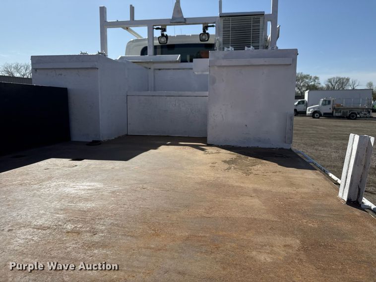 image for item EG5692 2009 International 7500 Crew Cab crane truck