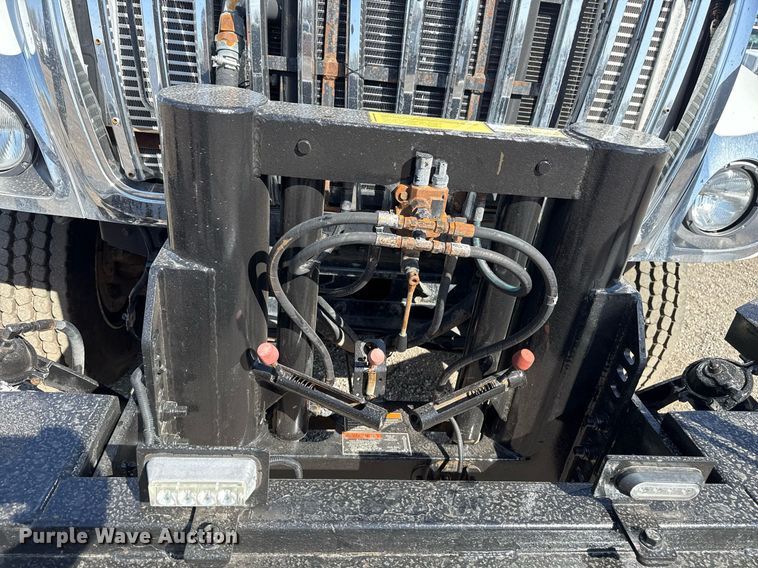 image for item EG5692 2009 International 7500 Crew Cab crane truck