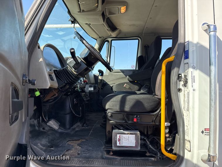 image for item EG5692 2009 International 7500 Crew Cab crane truck