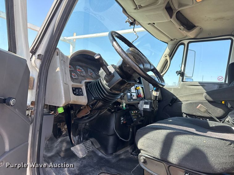 image for item EG5692 2009 International 7500 Crew Cab crane truck