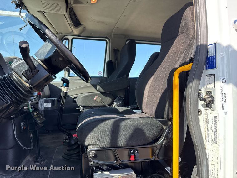 image for item EG5692 2009 International 7500 Crew Cab crane truck