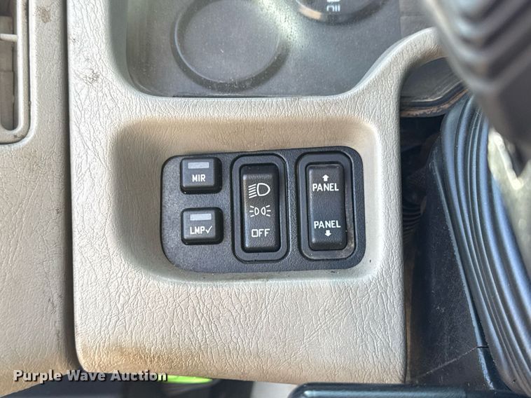 image for item EG5692 2009 International 7500 Crew Cab crane truck