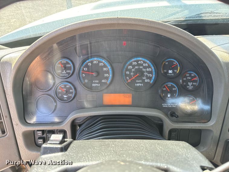 image for item EG5692 2009 International 7500 Crew Cab crane truck