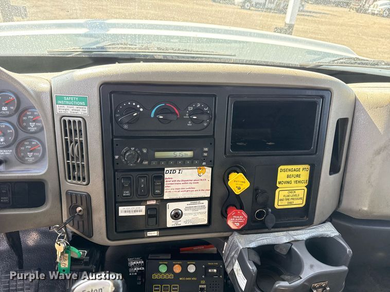 image for item EG5692 2009 International 7500 Crew Cab crane truck