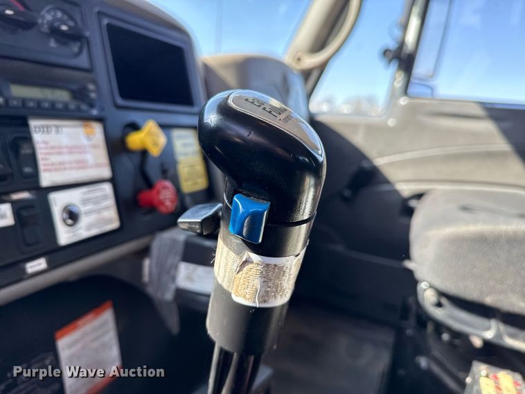 image for item EG5692 2009 International 7500 Crew Cab crane truck