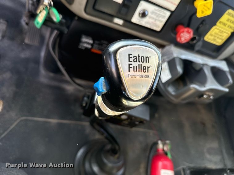 image for item EG5692 2009 International 7500 Crew Cab crane truck