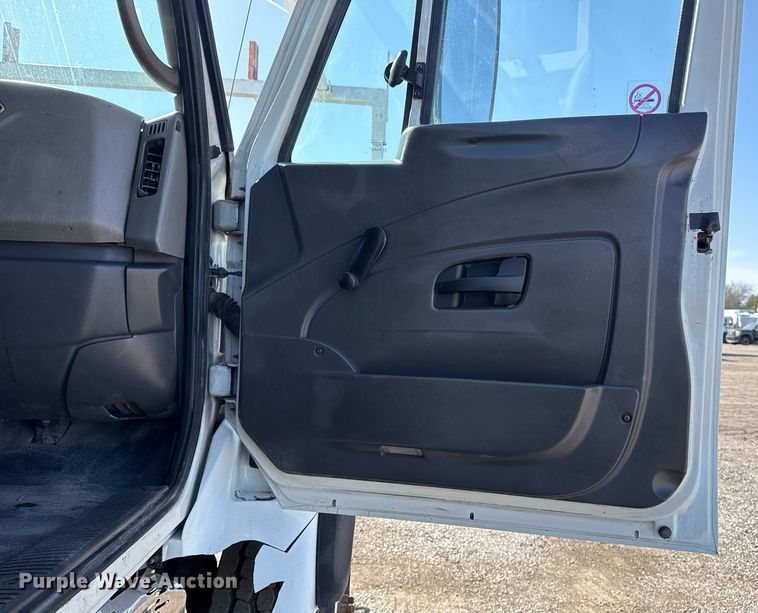 image for item EG5692 2009 International 7500 Crew Cab crane truck