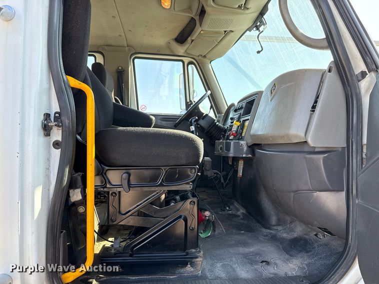 image for item EG5692 2009 International 7500 Crew Cab crane truck