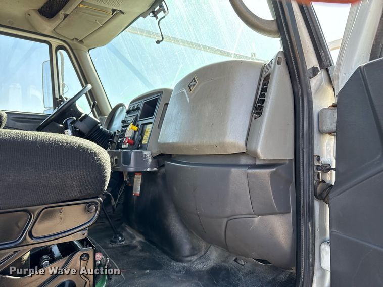 image for item EG5692 2009 International 7500 Crew Cab crane truck