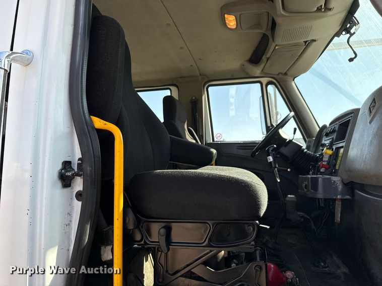 image for item EG5692 2009 International 7500 Crew Cab crane truck