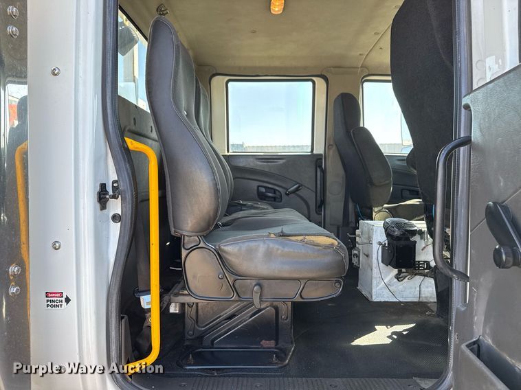 image for item EG5692 2009 International 7500 Crew Cab crane truck