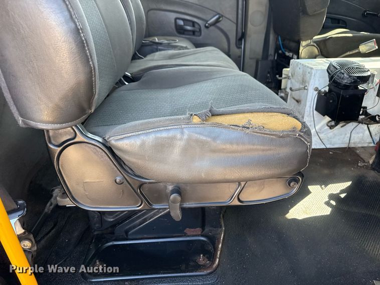 image for item EG5692 2009 International 7500 Crew Cab crane truck