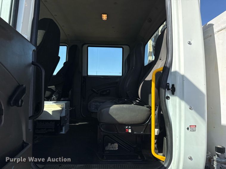 image for item EG5692 2009 International 7500 Crew Cab crane truck