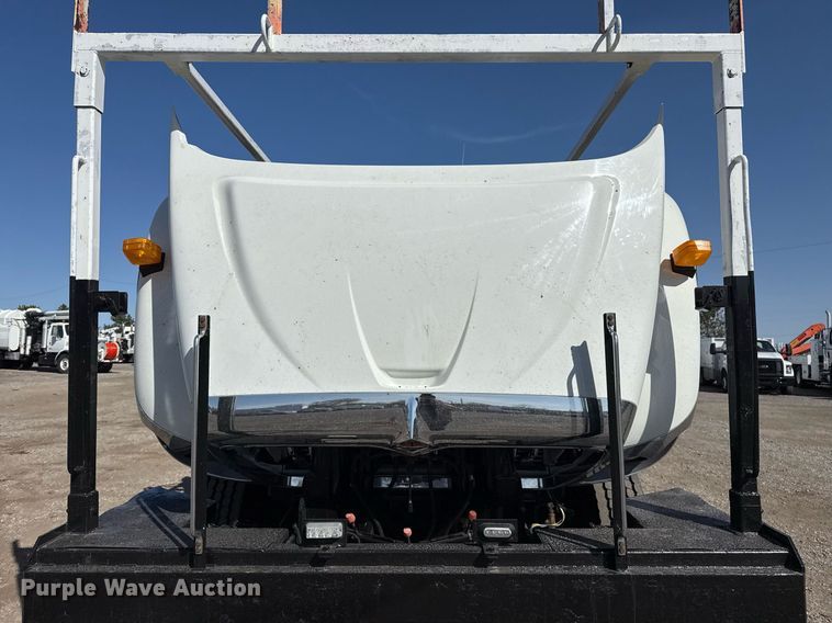 image for item EG5692 2009 International 7500 Crew Cab crane truck