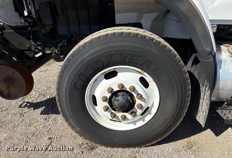 image for item EG5692 2009 International 7500 Crew Cab crane truck