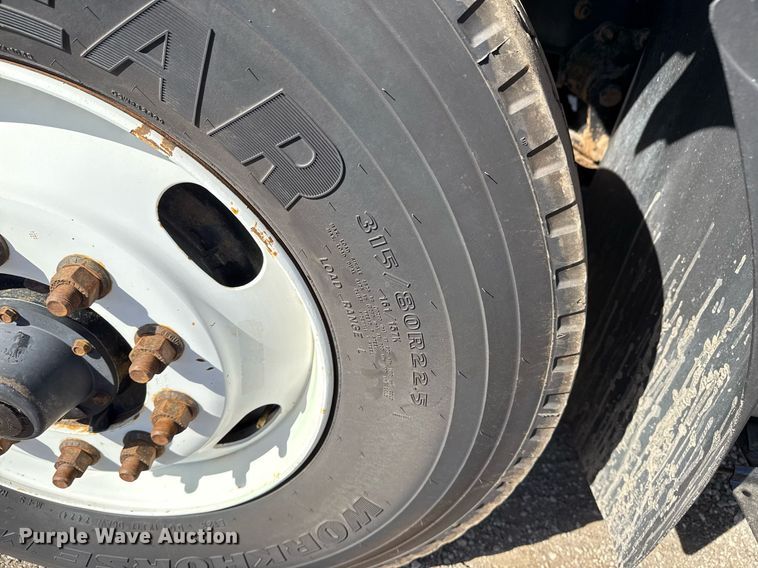 image for item EG5692 2009 International 7500 Crew Cab crane truck