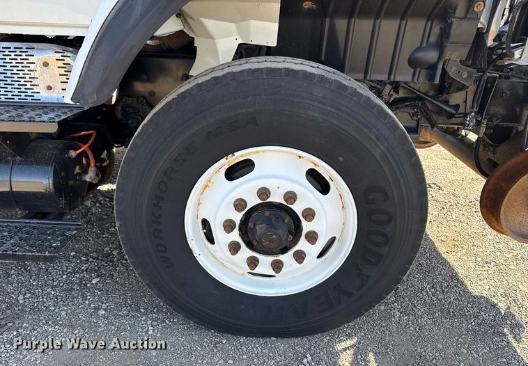 image for item EG5692 2009 International 7500 Crew Cab crane truck