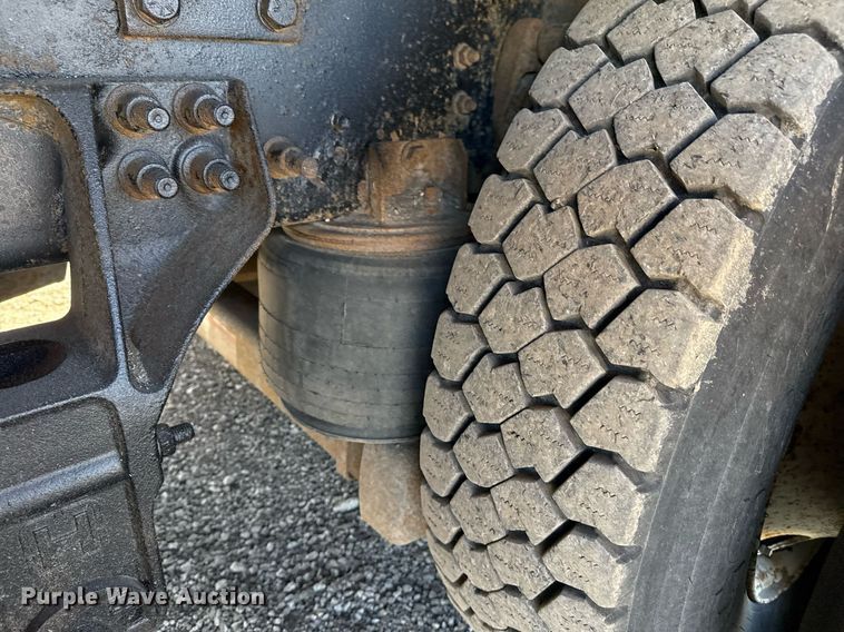 image for item EG5692 2009 International 7500 Crew Cab crane truck