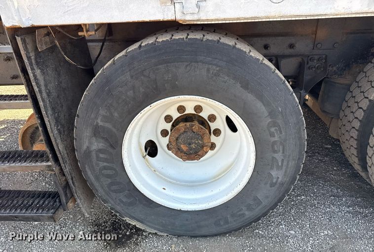 image for item EG5692 2009 International 7500 Crew Cab crane truck