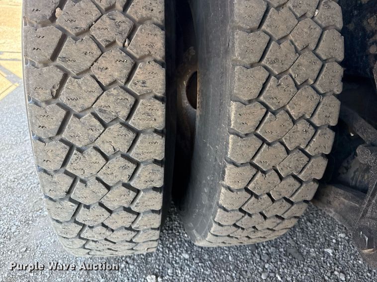 image for item EG5692 2009 International 7500 Crew Cab crane truck