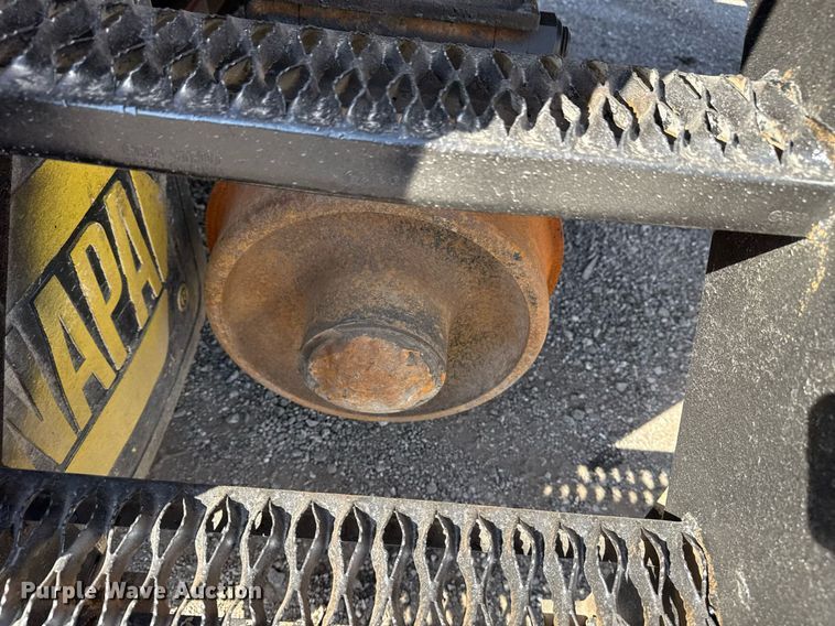 image for item EG5692 2009 International 7500 Crew Cab crane truck